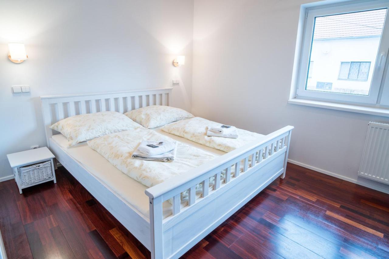 Apartmany Habanska, Cely Dum Pouzdrany Exteriör bild
