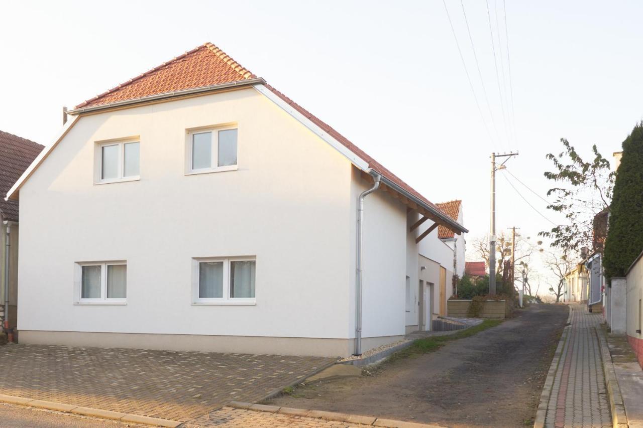 Apartmany Habanska, Cely Dum Pouzdrany Exteriör bild