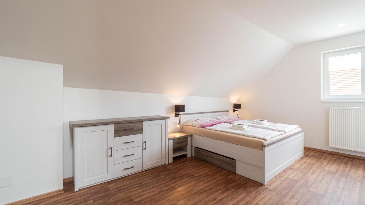 Apartmany Habanska, Cely Dum Pouzdrany Exteriör bild