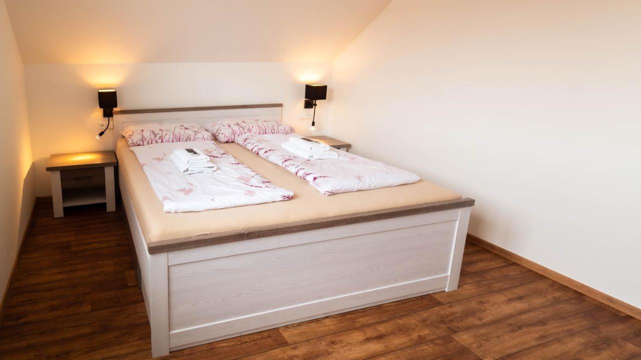 Apartmany Habanska, Cely Dum Pouzdrany Exteriör bild