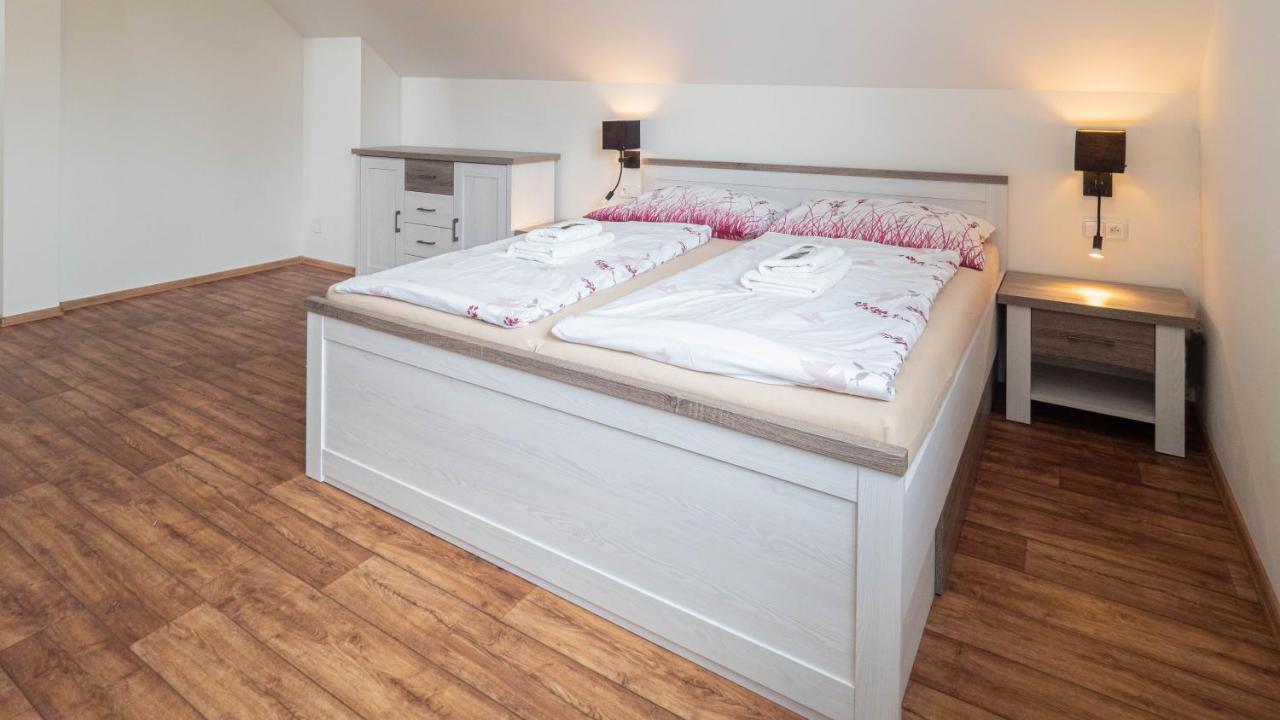 Apartmany Habanska, Cely Dum Pouzdrany Exteriör bild